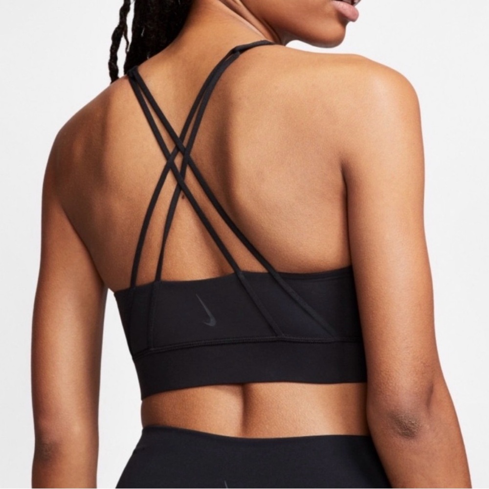 Nike Women's Black Strappy Sports Bra size small